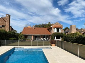 CASA EN VENTA EN LAS PRADERAS - LUJAN