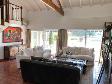 CASA EN VENTA EN LAS PRADERAS - LUJAN
