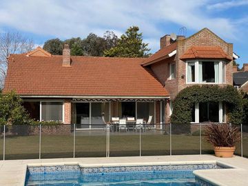 CASA EN VENTA EN LAS PRADERAS - LUJAN