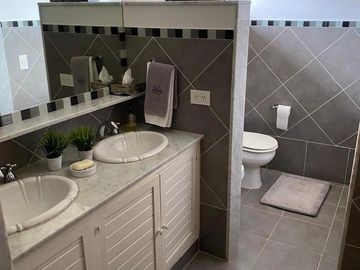 CASA EN VENTA EN LAS PRADERAS - LUJAN