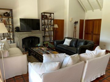CASA EN VENTA EN LAS PRADERAS - LUJAN