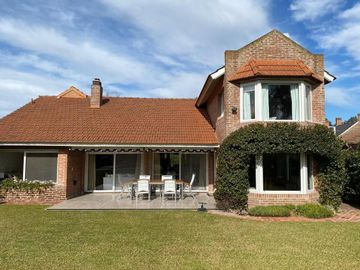 CASA EN VENTA EN LAS PRADERAS - LUJAN