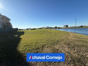 Lote en venta al agua en Barrio Los Puentes