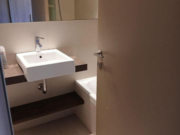 Excelente 2 ambientes muy amplio con cochera fija - Edificio Green Tower