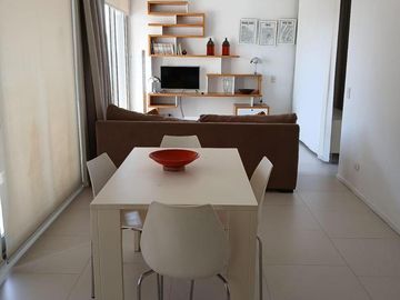 Excelente 2 ambientes muy amplio con cochera fija - Edificio Green Tower