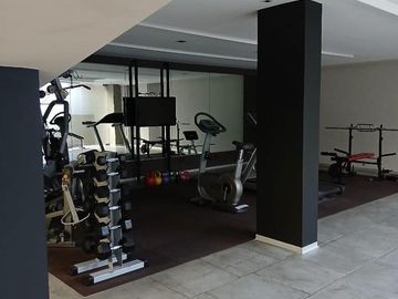 Excelente 2 ambientes muy amplio con cochera fija - Edificio Green Tower