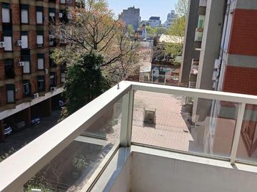 Excelente 2 ambientes muy amplio con cochera fija - Edificio Green Tower