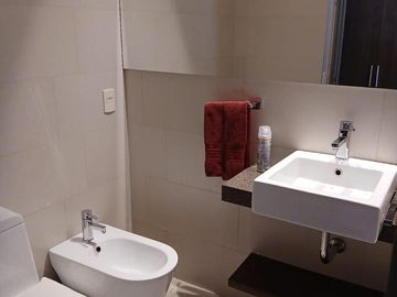 Excelente 2 ambientes muy amplio con cochera fija - Edificio Green Tower