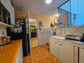 ¡Oportunidad única en La Perla, límite con San Miguel!