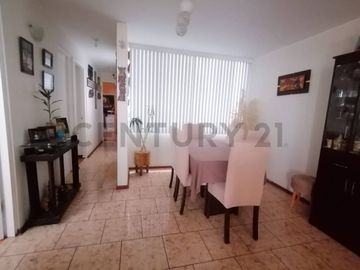¡Oportunidad única en La Perla, límite con San Miguel!