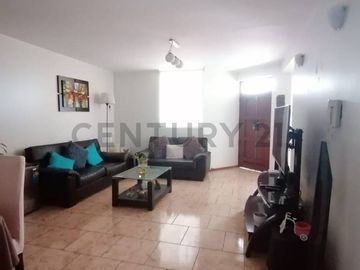¡Oportunidad única en La Perla, límite con San Miguel!