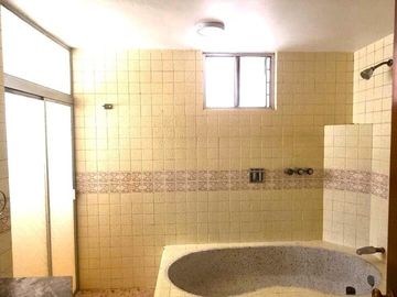 CASA EN VENTA Y O RENTA EN LOMAS 1a. SECC