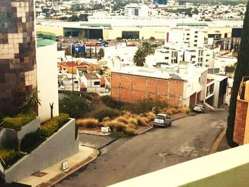 CASA EN VENTA EN LOMAS DEL TEC.