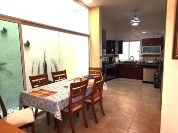 CASA EN VENTA EN LOMAS DEL TEC.