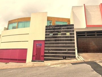 CASA EN VENTA EN LOMAS DEL TEC.