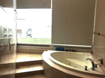 CASA EN VENTA EN LOMAS DEL TEC.