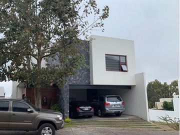 CASA EN VENTA EN PEDREGAL 2