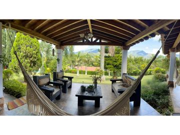 Venta de moderna FINCA con jacuzzi en El Noral, Copacabana.
