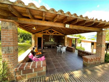 Venta de moderna FINCA con jacuzzi en El Noral, Copacabana.