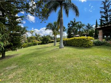 Venta de moderna FINCA con jacuzzi en El Noral, Copacabana.