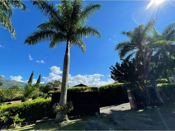 Venta de moderna FINCA con jacuzzi en El Noral, Copacabana.