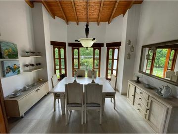 Venta de moderna FINCA con jacuzzi en El Noral, Copacabana.