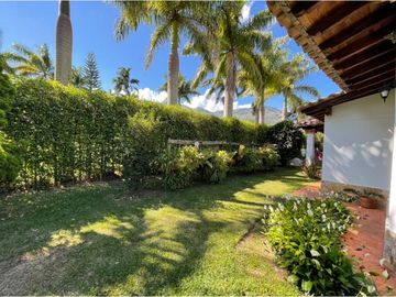 Venta de moderna FINCA con jacuzzi en El Noral, Copacabana.