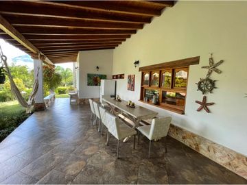 Venta de moderna FINCA con jacuzzi en El Noral, Copacabana.