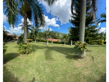 Venta de moderna FINCA con jacuzzi en El Noral, Copacabana.