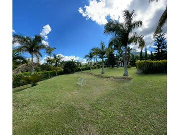 Venta de moderna FINCA con jacuzzi en El Noral, Copacabana.