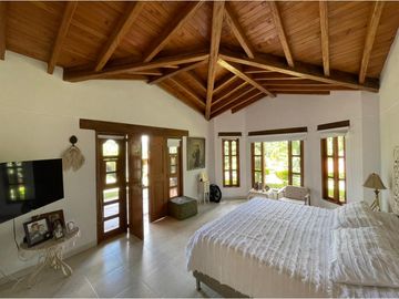 Venta de moderna FINCA con jacuzzi en El Noral, Copacabana.
