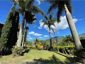 Venta de moderna FINCA con jacuzzi en El Noral, Copacabana.