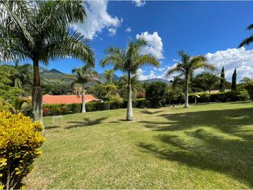 Venta de moderna FINCA con jacuzzi en El Noral, Copacabana.