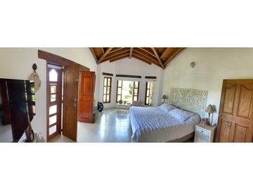 Venta de moderna FINCA con jacuzzi en El Noral, Copacabana.