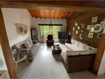 Venta de moderna FINCA con jacuzzi en El Noral, Copacabana.