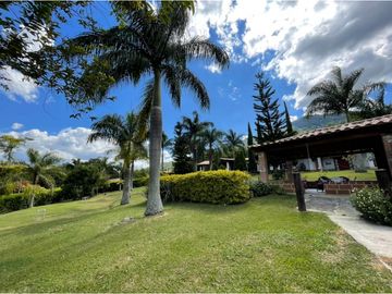 Venta de moderna FINCA con jacuzzi en El Noral, Copacabana.