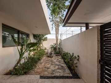 En Venta Residencia - Casa De Lujo En Fracc. CAMPESTRE, Merida