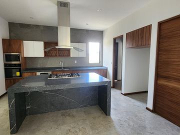 Casa en Venta en Club de Golf Altozano