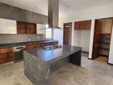 Casa en Venta en Club de Golf Altozano