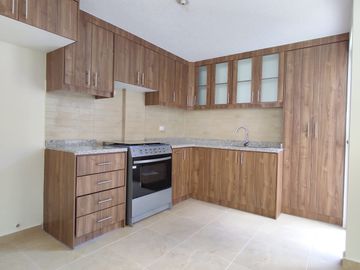 Casas en Venta, Proy. Vip 97 m², Terraza, Parqueadero, Patio, Marianitas Calderón