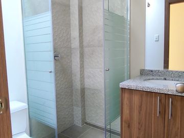 Casas en Venta, Proy. Vip 97 m², Terraza, Parqueadero, Patio, Marianitas Calderón