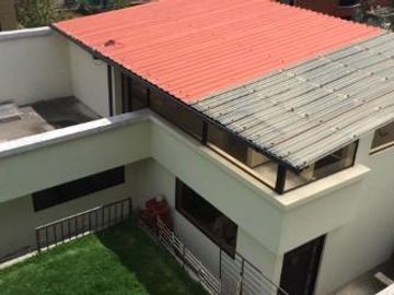 Se vende amplia casa en el norte de Quito, sector San Fernando.