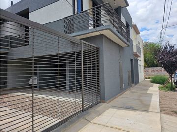 VENTA · DEPTO PB · 2 DORM · CUAYMALLEN ·  B. PRIVADO · R. VENETO