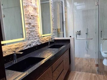 CASA EN VENTA EN LOS CRISTALES CARRETERA NACIONAL