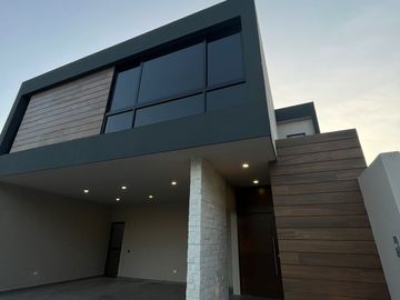 CASA EN VENTA EN LOS CRISTALES CARRETERA NACIONAL