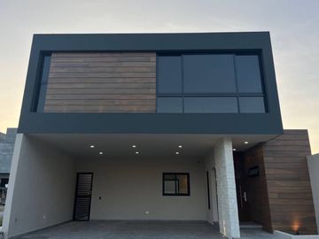 CASA EN VENTA EN LOS CRISTALES CARRETERA NACIONAL