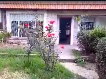 VENTA CHALET 3 AMB. LONGCHAMPS C/GARAGE Y FONDO