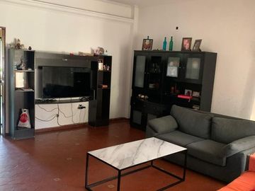 VENTA CHALET 3 AMB. LONGCHAMPS C/GARAGE Y FONDO