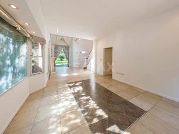 Casa 5 amb c/ escritorio y piscina. Pilar Del Lago
