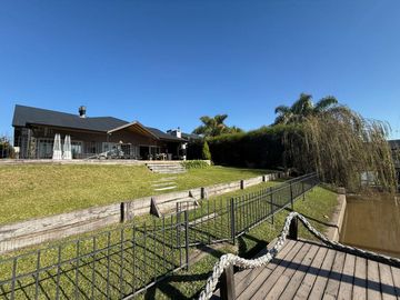 INCREIBLE CASA AL RIO EN SAN ISIDRO LABRADOR